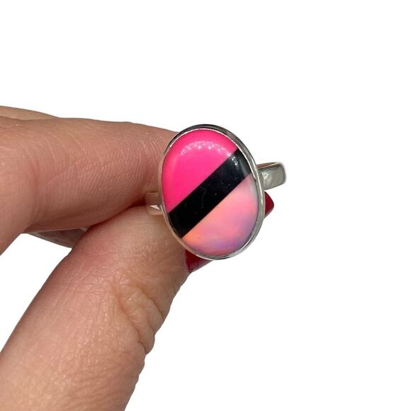 Elegant Silver Ring with Pink and Blue Accents - Picture 4 of 11